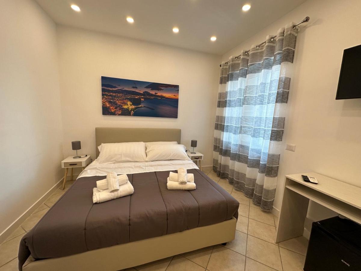 B&B Off Rooms And Relax Nápoly Kültér fotó